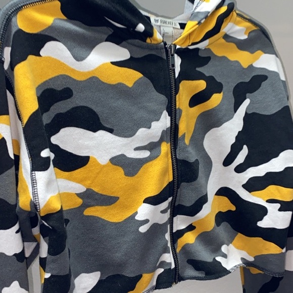 Forever 21 sport cropped camo sweatshirt - Picture 2 of 2